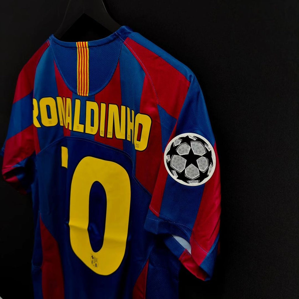 Ronaldinho Retro Jersey – FC Barcelona 2006 | Short Sleeve Edition